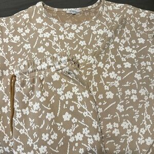 Cream and White Relaxed Blouse with Crew Neck and matching bottoms